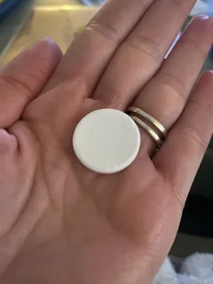 A Thriviom tablet dissolving in a glass of water